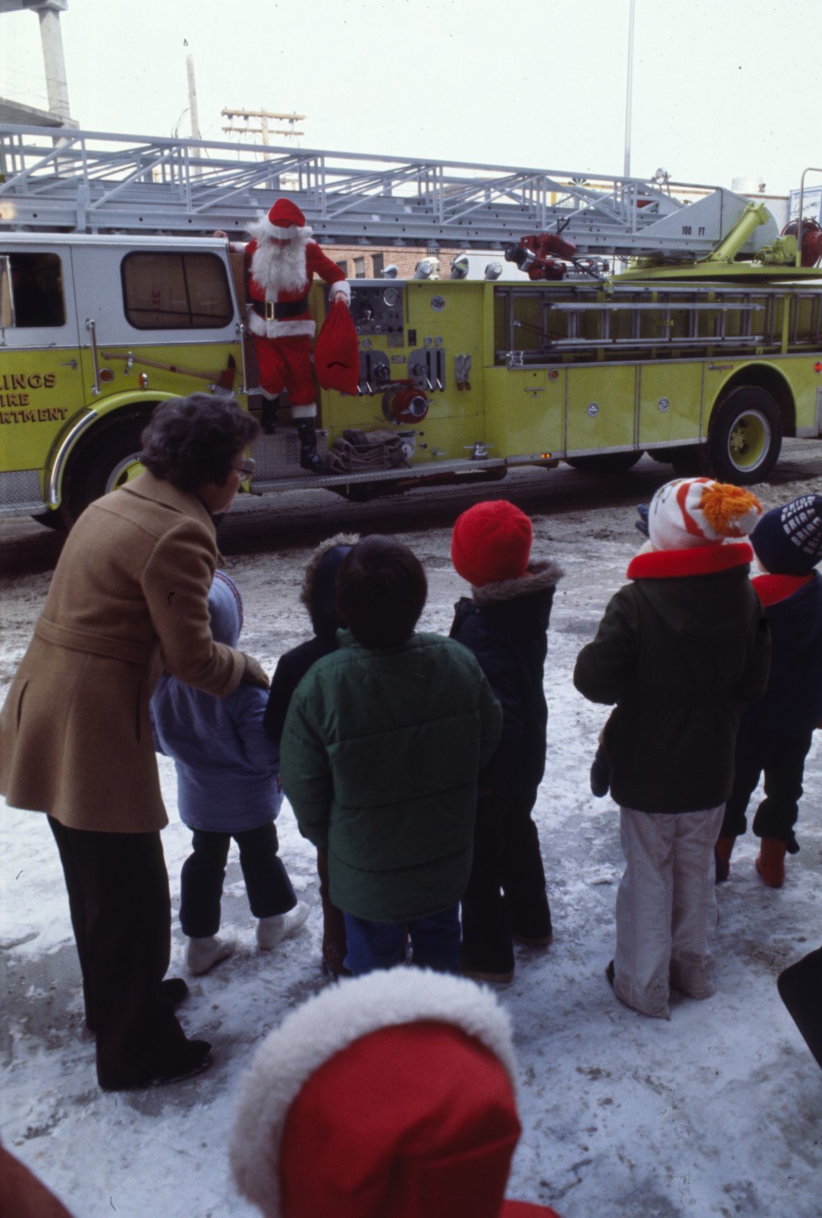 Santa arrives downtown, 1977